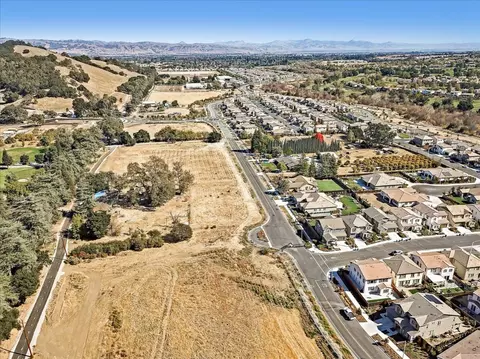 2740 Hecker Pass Rd, Gilroy, CA 95020 photo 9