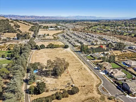 2740 Hecker Pass Rd, Gilroy, CA 95020 photo 15