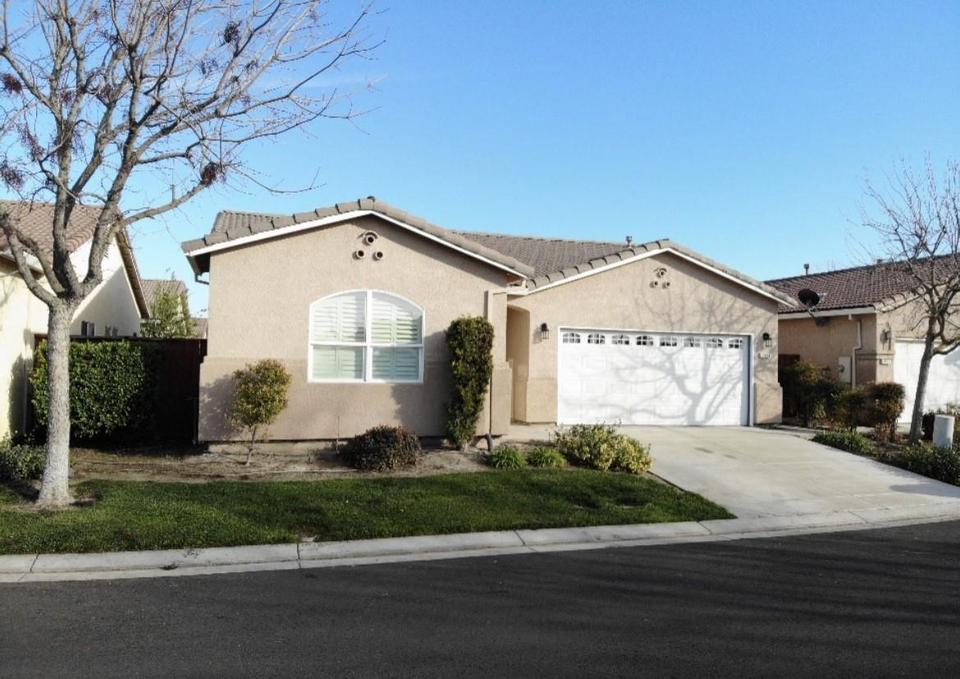 2924 Las Flores Cir, Los Banos, CA 93635 15 Photos MLS ML81876200