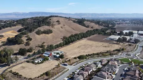 2480 Hecker Pass Rd, Gilroy, CA 95020 photo 4