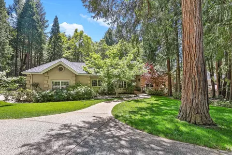 12947 Woodstock Dr, Nevada City, CA 95959