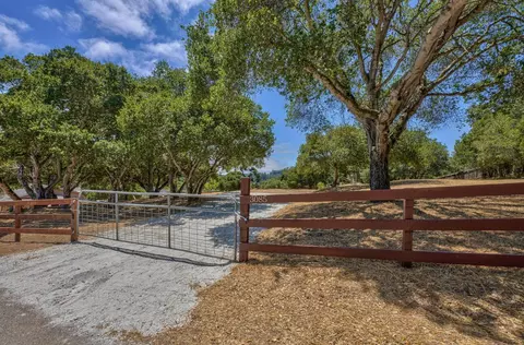 3085 Executive Dr, Salinas, CA 93907 photo 1