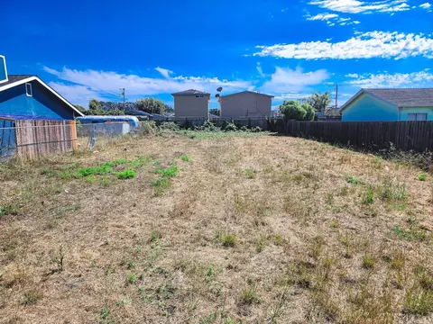 412 Myrtle St, Half Moon Bay, CA 94019