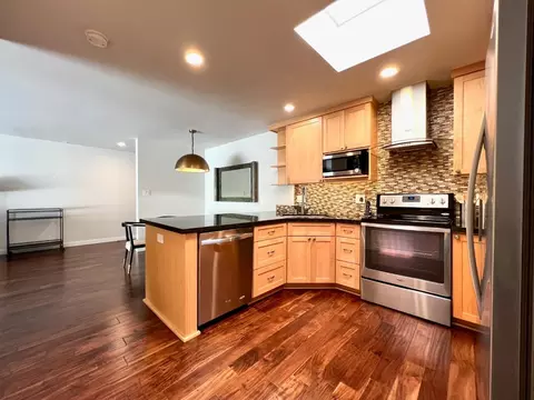 2140 Santa Cruz Ave A302, Menlo Park, CA 94025