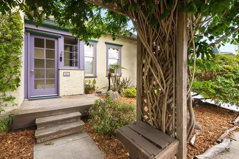 320 Caledonia St, Santa Cruz, CA 95062