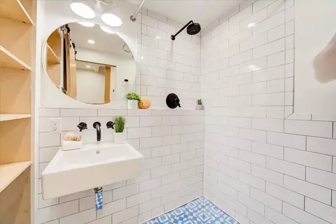 Bath - 2662 22nd St A, San Francisco, CA 94110 photo 7 of 7
