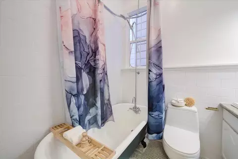 Bath - 2662 22nd St A, San Francisco, CA 94110 photo 2 of 7