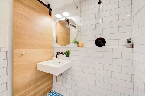 Bath - 2662 22nd St A, San Francisco, CA 94110 photo 5 of 7