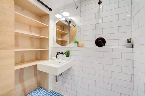 Bath - 2662 22nd St A, San Francisco, CA 94110 photo 6 of 7