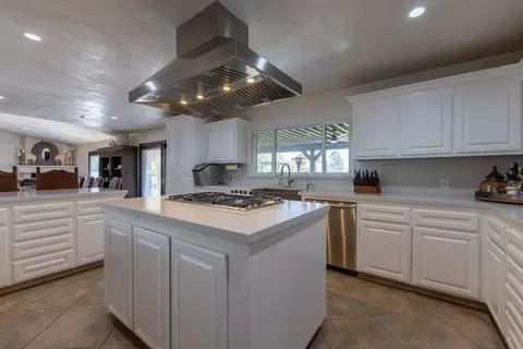 Kitchen - 17520 Foothill Cir, Salinas, CA 93908 photo 1 of 2