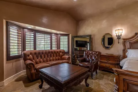Living - 17520 Foothill Cir, Salinas, CA 93908 photo 8 of 8