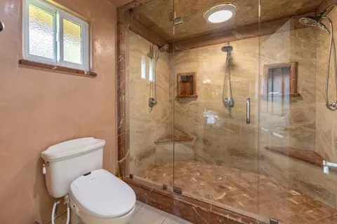 Bath - 17520 Foothill Cir, Salinas, CA 93908 photo 4 of 6