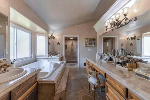 Bath - 17520 Foothill Cir, Salinas, CA 93908 photo 5 of 6