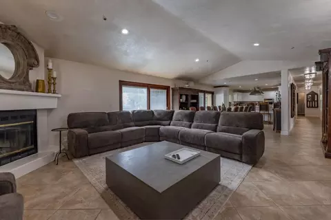 Living - 17520 Foothill Cir, Salinas, CA 93908 photo 6 of 8