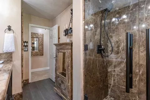 Bath - 17520 Foothill Cir, Salinas, CA 93908 photo 3 of 6