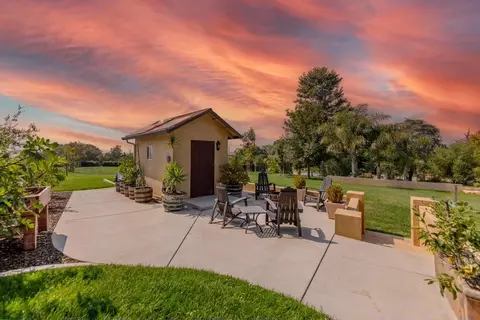Exterior - 17520 Foothill Cir, Salinas, CA 93908 photo 8 of 9