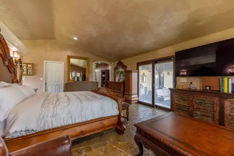 Bedroom - 17520 Foothill Cir, Salinas, CA 93908 photo 7 of 8