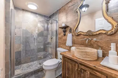 Bath - 17520 Foothill Cir, Salinas, CA 93908 photo 2 of 6