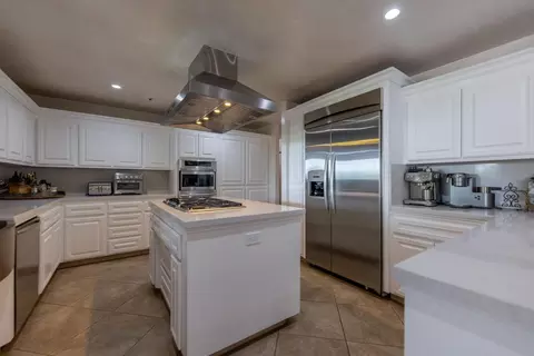Kitchen - 17520 Foothill Cir, Salinas, CA 93908 photo 2 of 2