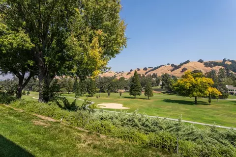 3136 Tice Creek Dr 6, Walnut Creek, CA 94595