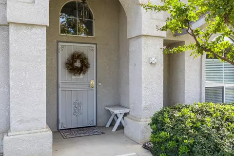 1137 N Carey Ave, Clovis, CA 93611 photo 2