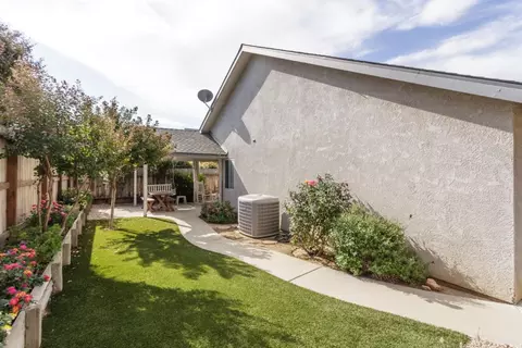 1137 N Carey Ave, Clovis, CA 93611 photo 26