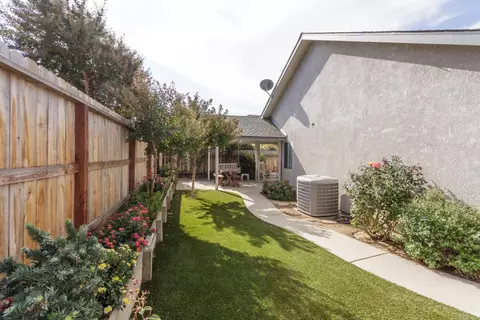 1137 N Carey Ave, Clovis, CA 93611 photo 27