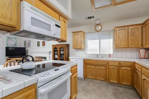 1137 N Carey Ave, Clovis, CA 93611 photo 7