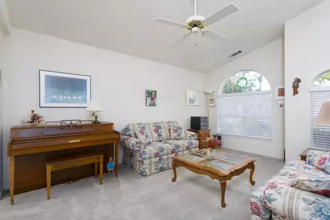 1137 N Carey Ave, Clovis, CA 93611 photo 4