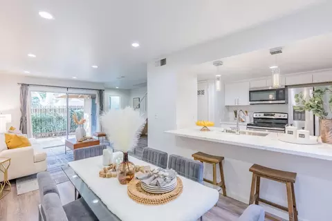 220 Red Oak Dr M, Sunnyvale, CA 94086