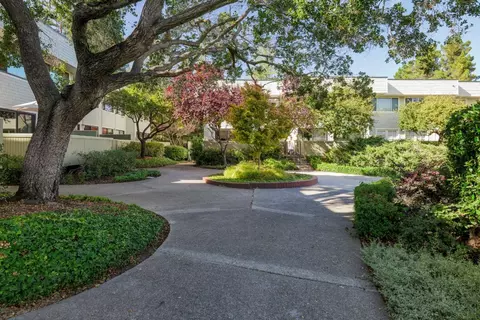 2313 Sharon Rd, Menlo Park, CA 94025