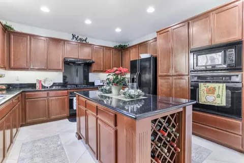 Kitchen - 2885 Funston Ct, Tracy, CA 95377 photo 4 of 5