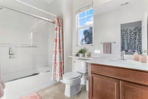 Bath - 2885 Funston Ct, Tracy, CA 95377 photo 2 of 7