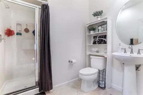 Bath - 2885 Funston Ct, Tracy, CA 95377 photo 1 of 7