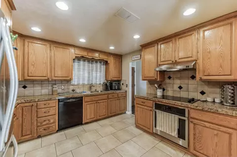 1712 Thorsen Ave, Modesto, CA 95355 photo 2