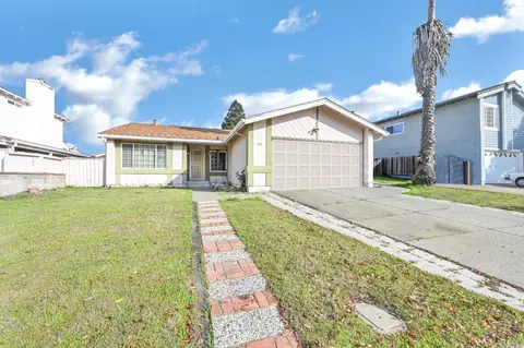 233 Oriole Ct, Hercules, CA 94547
