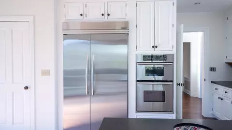 Kitchen - 189 Kent Rd, Pacifica, CA 94044 photo 2 of 2