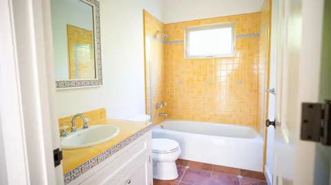 Bath - 189 Kent Rd, Pacifica, CA 94044 photo 2 of 2