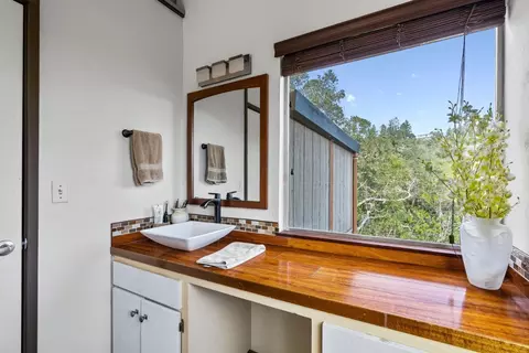 Bath - 195 Nehf Ln, Soquel, CA 95073 photo 3 of 4