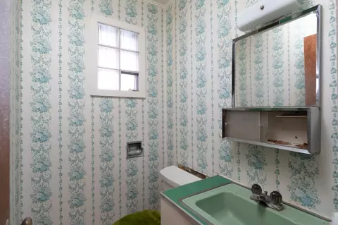 Bath - 3200 Eucalyptus St, Marina, CA 93933 photo 4 of 4