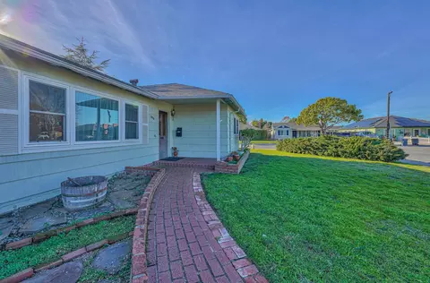 300 Sequoia St, Salinas, CA 93906 photo 2
