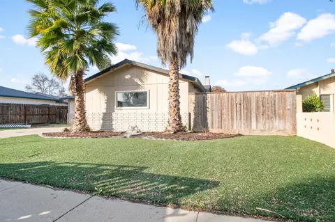 2425 Riedel Way, Modesto, CA 95355 photo 2