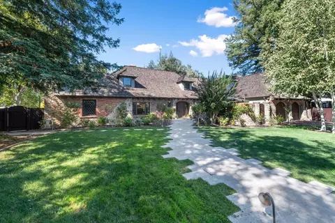 2158 Clayton Dr, Menlo Park, CA 94025