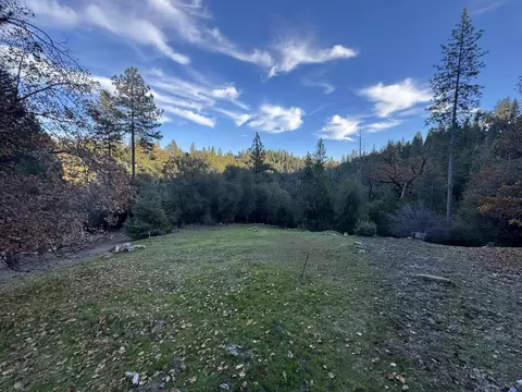 13003 Wells Fargo Dr, Groveland, CA 95321