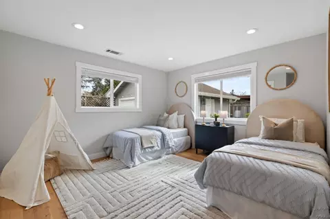 Bedroom - 1076 Fewtrell Dr, Campbell, CA 95008 photo 4 of 4