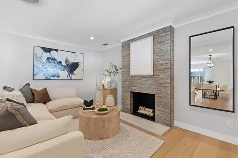 Living - 1076 Fewtrell Dr, Campbell, CA 95008 photo 2 of 2