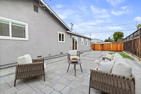 Exterior - 1076 Fewtrell Dr, Campbell, CA 95008 photo 7 of 9