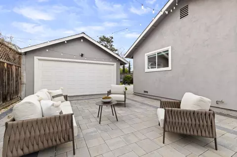 Exterior - 1076 Fewtrell Dr, Campbell, CA 95008 photo 6 of 9