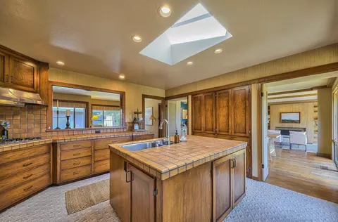Kitchen - 88 Corral De Tierra Ter, Salinas, CA 93908 photo 2 of 5
