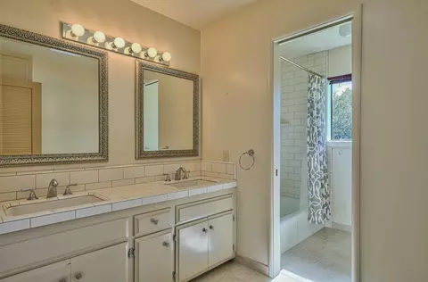 Bath - 88 Corral De Tierra Ter, Salinas, CA 93908 photo 3 of 6